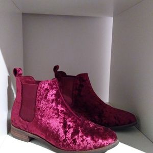 TOMS Ella Black Cherry Velvet Booties Size 7.5